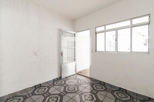 Casa à venda com 1 quarto, 250m² em Vila Carmosina, São Paulo