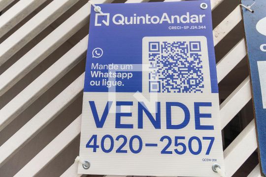 Plaquinha de casa à venda com 1 quarto, 250m² em Vila Carmosina, São Paulo