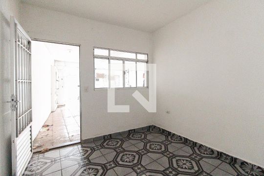 Sala de casa à venda com 1 quarto, 250m² em Vila Carmosina, São Paulo