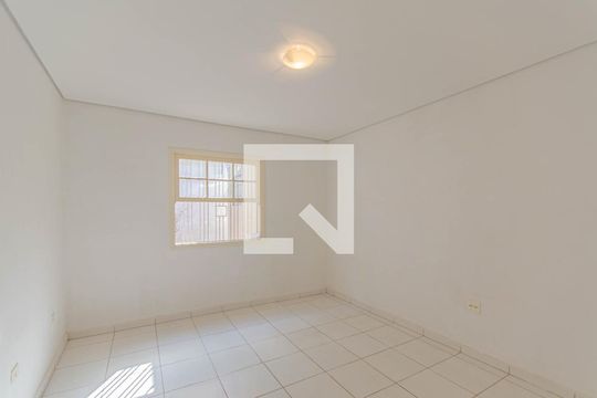 Quarto de casa para alugar com 1 quarto, 82m² em Vila Firmiano Pinto, São Paulo