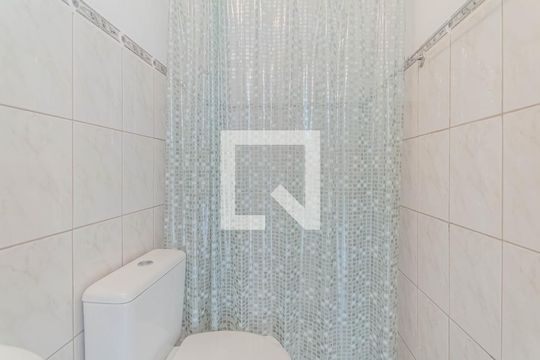 Banheiro de casa para alugar com 1 quarto, 82m² em Vila Firmiano Pinto, São Paulo