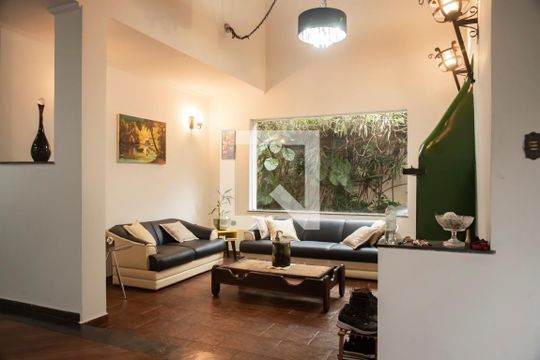 Casa à venda com 5 quartos, 320m² em Mirandópolis, São Paulo