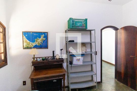 Quarto 2 de casa à venda com 3 quartos, 352m² em Itaipu, Niterói