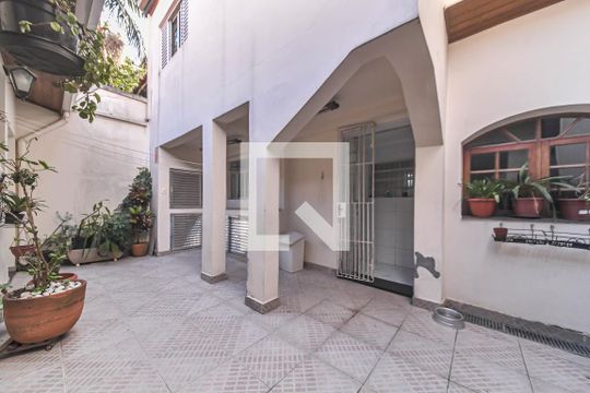 Quintal de casa à venda com 3 quartos, 180m² em Itaim Bibi, São Paulo