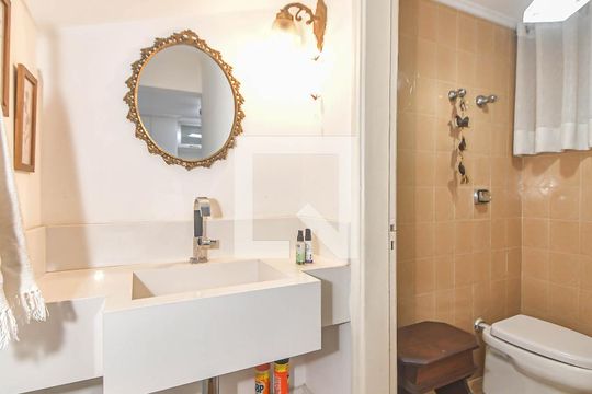 Lavabo de casa à venda com 3 quartos, 180m² em Itaim Bibi, São Paulo