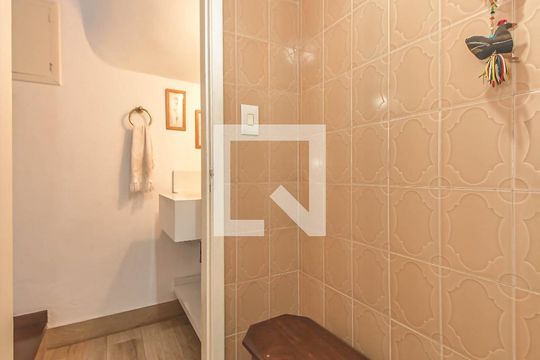 Lavabo de casa à venda com 3 quartos, 180m² em Itaim Bibi, São Paulo