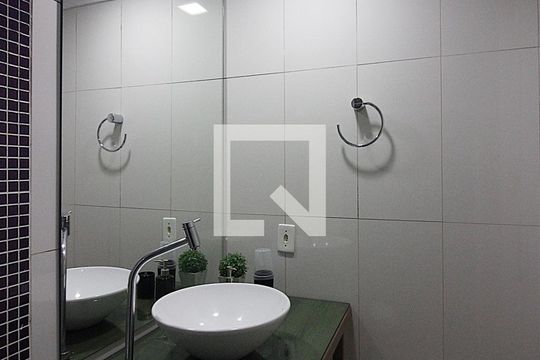 Banheiro Social de apartamento à venda com 2 quartos, 49m² em Santa Terezinha, São Bernardo do Campo