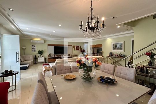 Sala de casa à venda com 4 quartos, 508m² em Barra da Tijuca, Rio de Janeiro