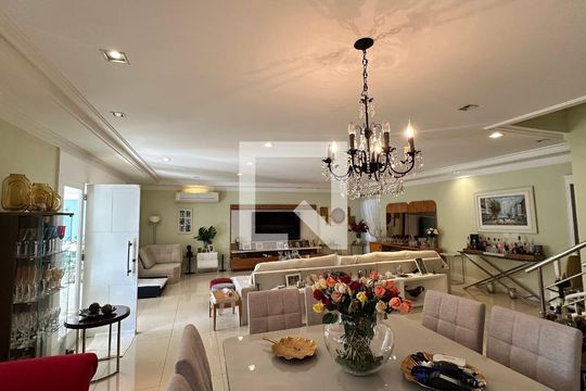 Sala de casa à venda com 4 quartos, 508m² em Barra da Tijuca, Rio de Janeiro