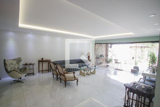 Sala de Estar de casa à venda com 5 quartos, 439m² em Jacarepaguá, Rio de Janeiro