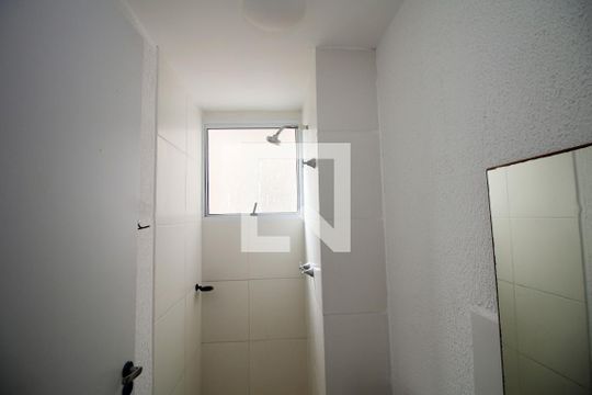 Banheiro de apartamento para alugar com 2 quartos, 54m² em Brás de Pina, Rio de Janeiro