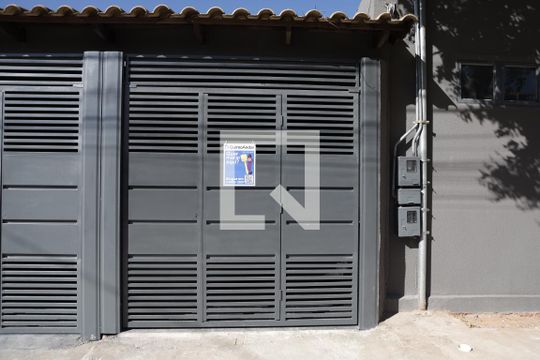 Fachada de casa para alugar com 3 quartos, 80m² em Setor Castelo Branco, Goiânia