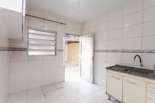 Cozinha de casa para alugar com 2 quartos, 180m² em Jardim Colonial, São Paulo