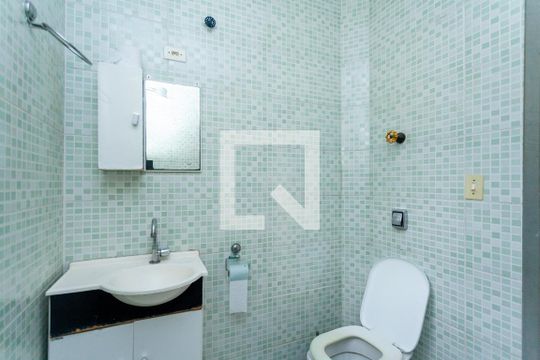 Banheiro de casa para alugar com 2 quartos, 180m² em Jardim Colonial, São Paulo