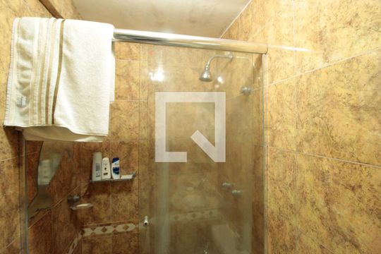 Banheiro de apartamento à venda com 2 quartos, 52m² em Sarandi, Porto Alegre