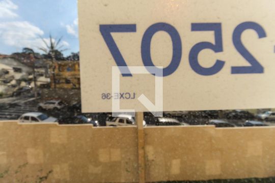 Placa de apartamento para alugar com 2 quartos, 32m² em Vila Carmosina, São Paulo