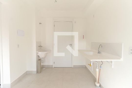 Cozinha de apartamento para alugar com 2 quartos, 32m² em Vila Carmosina, São Paulo