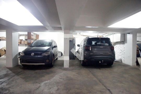 Garagem (02 vagas) de apartamento à venda com 3 quartos, 155m² em Farroupilha, Porto Alegre