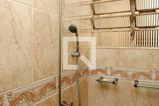 Banheiro 2 de apartamento à venda com 3 quartos, 155m² em Farroupilha, Porto Alegre
