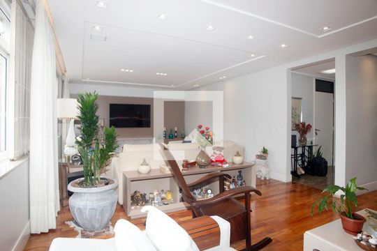 Sala de Estar de apartamento à venda com 3 quartos, 155m² em Farroupilha, Porto Alegre