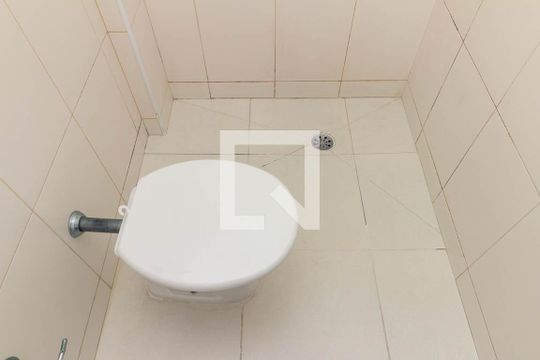 Banheiro de kitnet/studio para alugar com 1 quarto, 26m² em Higienópolis, São Paulo
