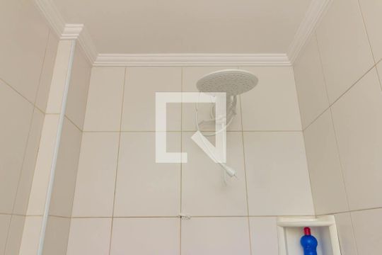 Banheiro de kitnet/studio para alugar com 1 quarto, 26m² em Higienópolis, São Paulo