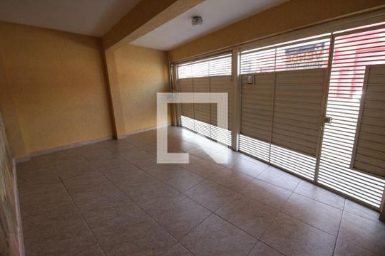 Garagem de casa à venda com 3 quartos, 172m² em Pestana, Osasco