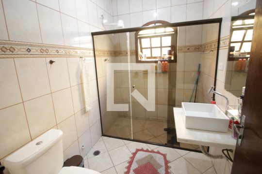 Banheiro de casa à venda com 3 quartos, 172m² em Pestana, Osasco