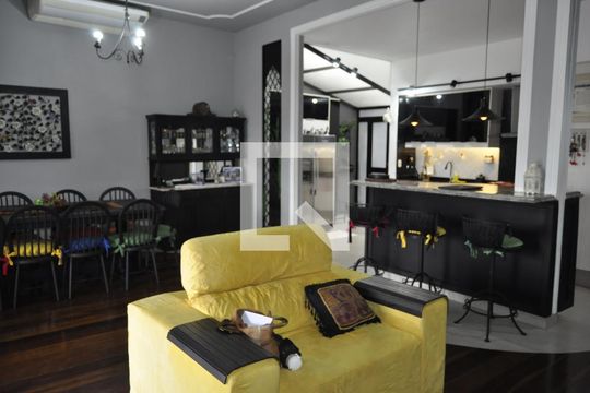 Sala de casa à venda com 4 quartos, 206m² em Riachuelo, Rio de Janeiro