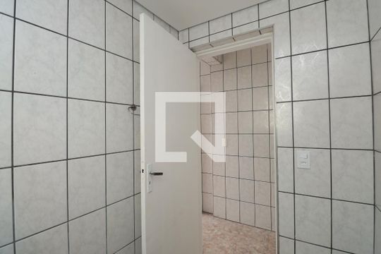 Banheiro de casa para alugar com 2 quartos, 105m² em Vila Sabrina, São Paulo