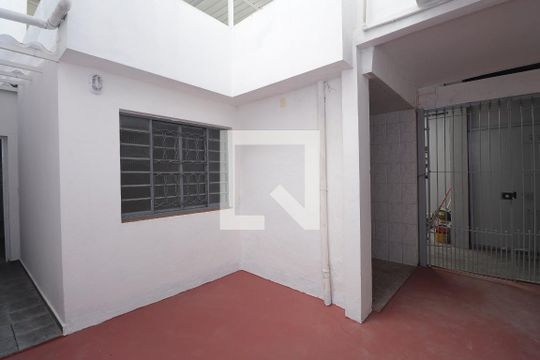 Quintal de casa para alugar com 2 quartos, 105m² em Vila Sabrina, São Paulo