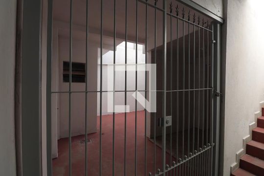 Entrada de casa para alugar com 2 quartos, 105m² em Vila Sabrina, São Paulo