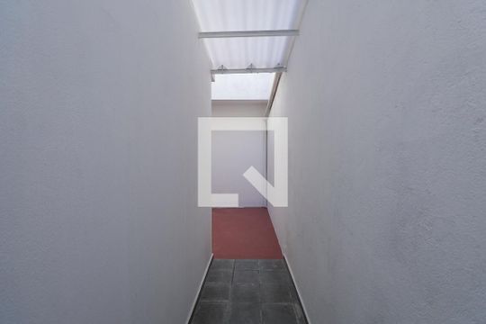 Quintal de casa para alugar com 2 quartos, 105m² em Vila Sabrina, São Paulo