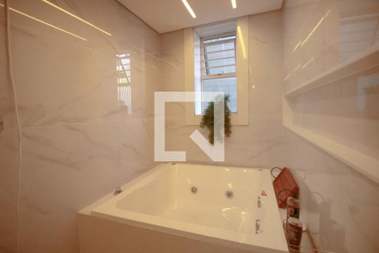Banheiro da Suíte 1 de apartamento à venda com 4 quartos, 190m² em Santa Lúcia, Belo Horizonte