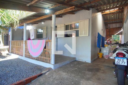 Garagem de casa à venda com 2 quartos, 144m² em Canudos, Novo Hamburgo
