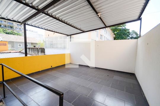 Área externa de casa para alugar com 8 quartos, 330m² em Grajaú, Rio de Janeiro