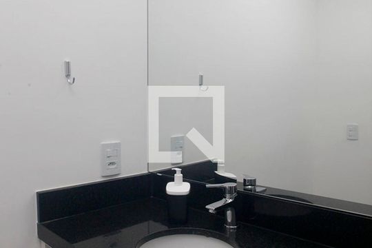 Banheiro de kitnet/studio à venda com 1 quarto, 28m² em Centro Histórico, Porto Alegre