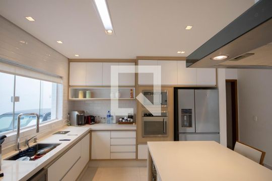 Cozinha de casa à venda com 3 quartos, 390m² em Jardim Japao, São Paulo