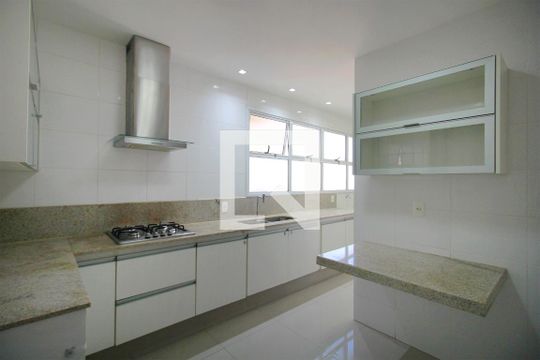 Cozinha de apartamento para alugar com 4 quartos, 127m² em Buritis, Belo Horizonte