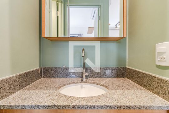 Banheiro de apartamento à venda com 1 quarto, 29m² em Pinheiros, São Paulo