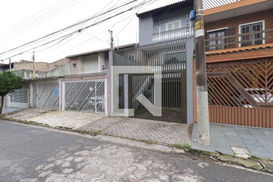 Fachada de casa à venda com 3 quartos, 240m² em Jardim Las Vegas, Santo André