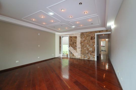 Casa à venda com 3 quartos, 240m² em Jardim Las Vegas, Santo André