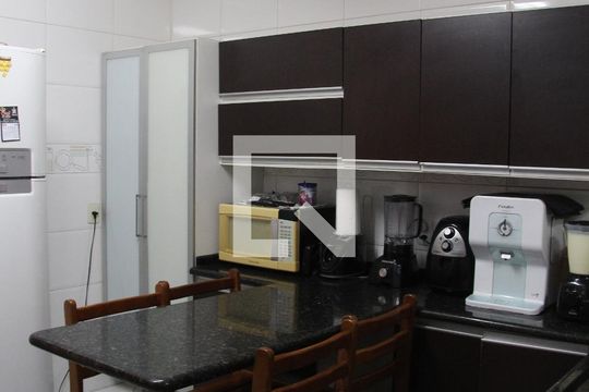 Cozinha de casa à venda com 3 quartos, 125m² em Jardim Monte Carmelo, Guarulhos