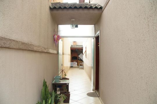 Corredor de casa à venda com 3 quartos, 125m² em Jardim Monte Carmelo, Guarulhos