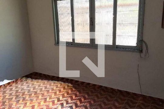 Casa à venda com 8 quartos, 235m² em Penha, Rio de Janeiro