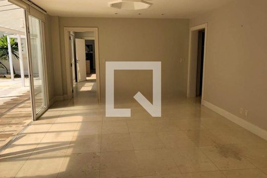 Casa à venda com 4 quartos, 1500m² em Barra da Tijuca, Rio de Janeiro