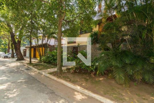 Casa à venda com 5 quartos, 1005m² em Barra da Tijuca, Rio de Janeiro