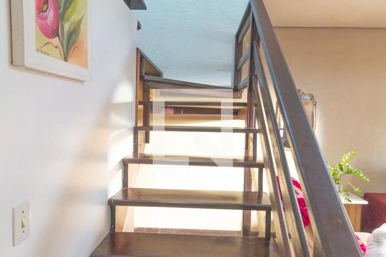Escada de casa à venda com 3 quartos, 183m² em Niterói, Canoas