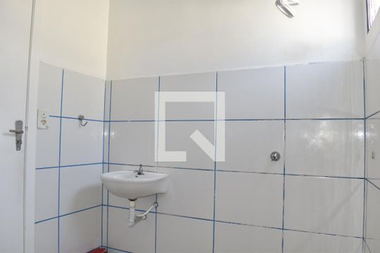 Banheiro de apartamento para alugar com 2 quartos, 46m² em Guatupê, São José dos Pinhais