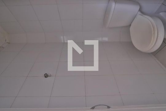 Banheiro de serviço de casa à venda com 2 quartos, 90m² em Água Rasa, São Paulo